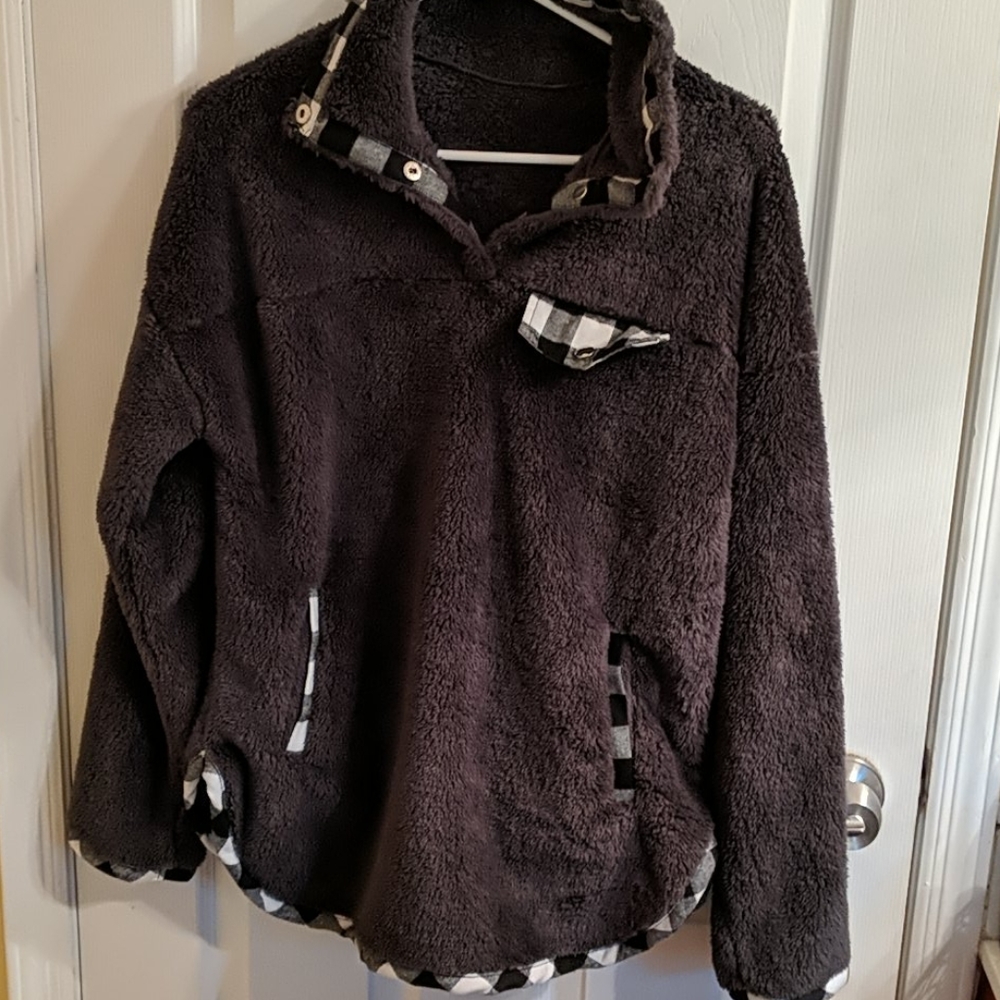 Never worn Grey gray fleece with black buffalo